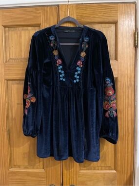 Women’s Navy Velvet Embroidered Tunic Top